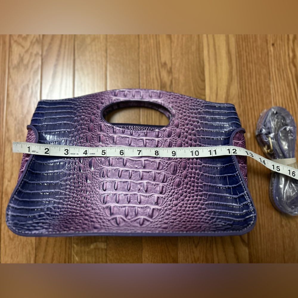 Womens Faux Crocodile Patterned Purse NWT - Picture 3 of 5